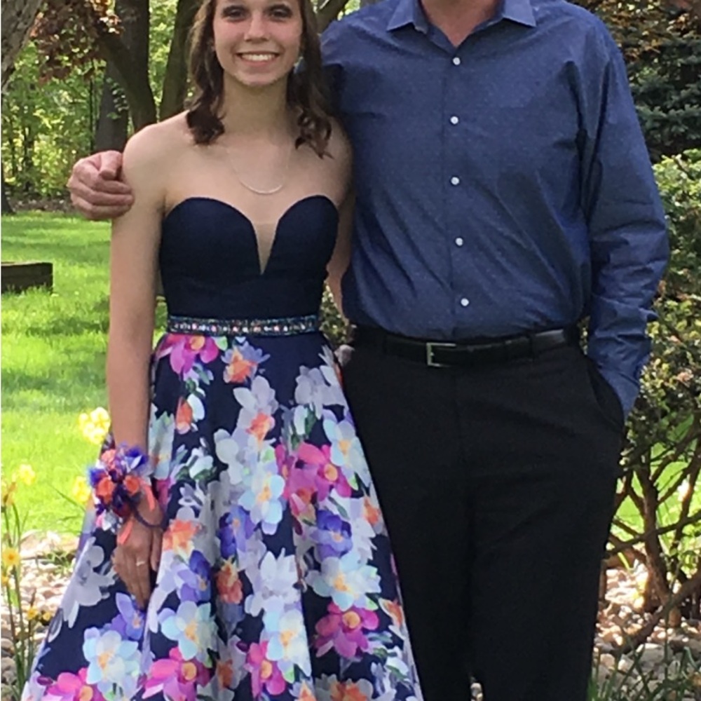Prom Dress! - Picture 4 of 4